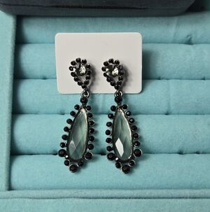 Avon Vintage Earrings Black Glass Stones Teardrop Earrings
